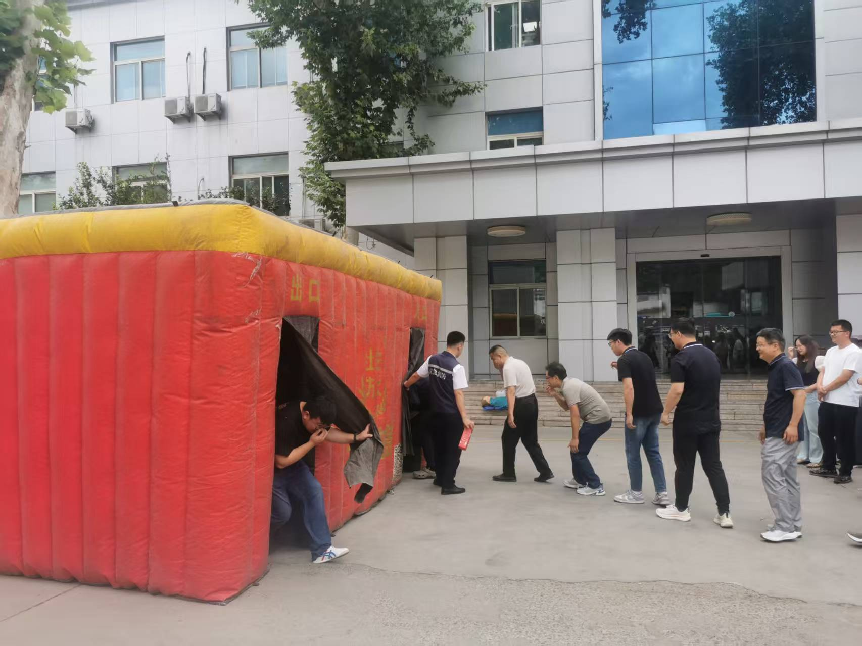 山東水設(shè)組織開展2025年“安全生產(chǎn)月”消防知識(shí)培訓(xùn)暨應(yīng)急演練